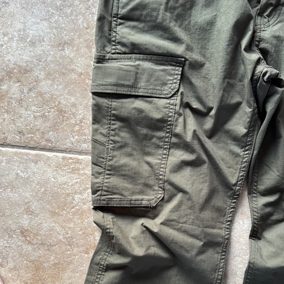 Men's Olive Cargo Pants - Picture 5 of 7